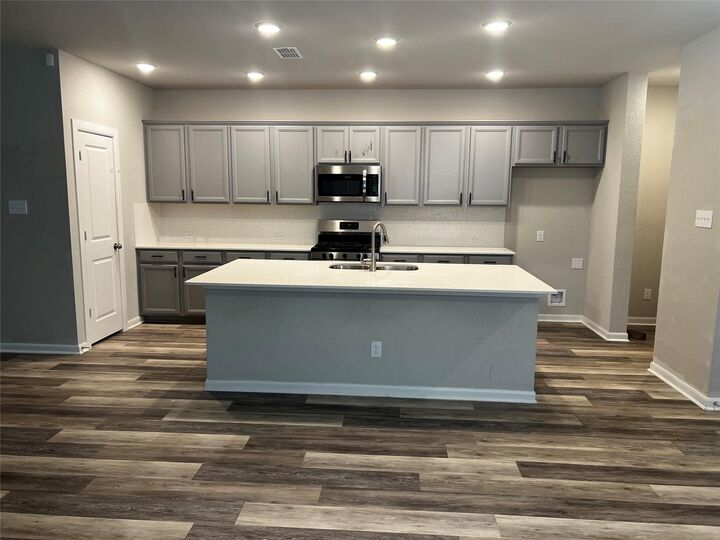 Property Photo:  4929 Blackburn Lane  TX 77583 