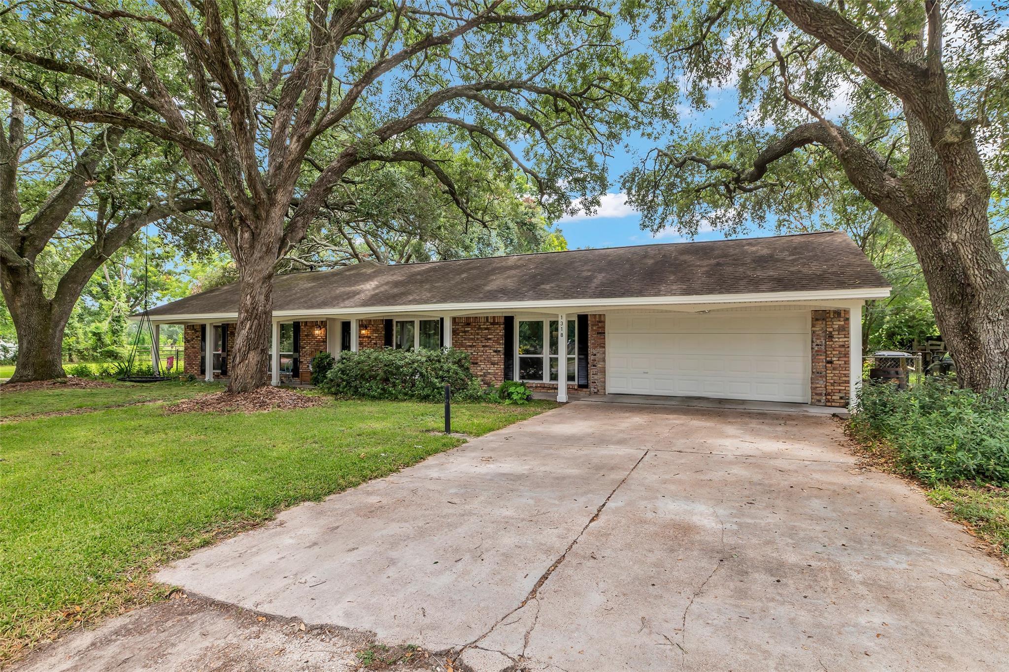 Property Photo: 1318 Moller Road TX 77511