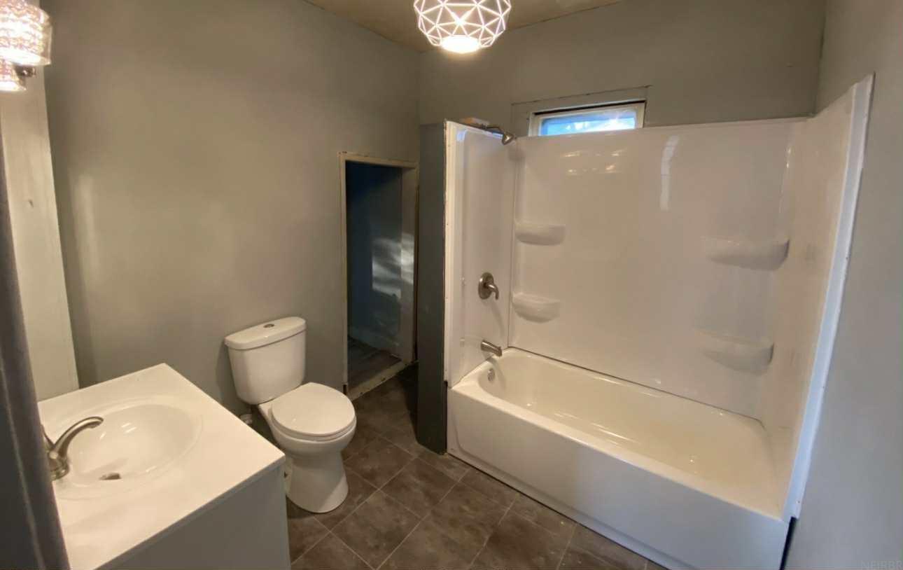 Property Photo:  320 Columbia Street  IA 50703 
