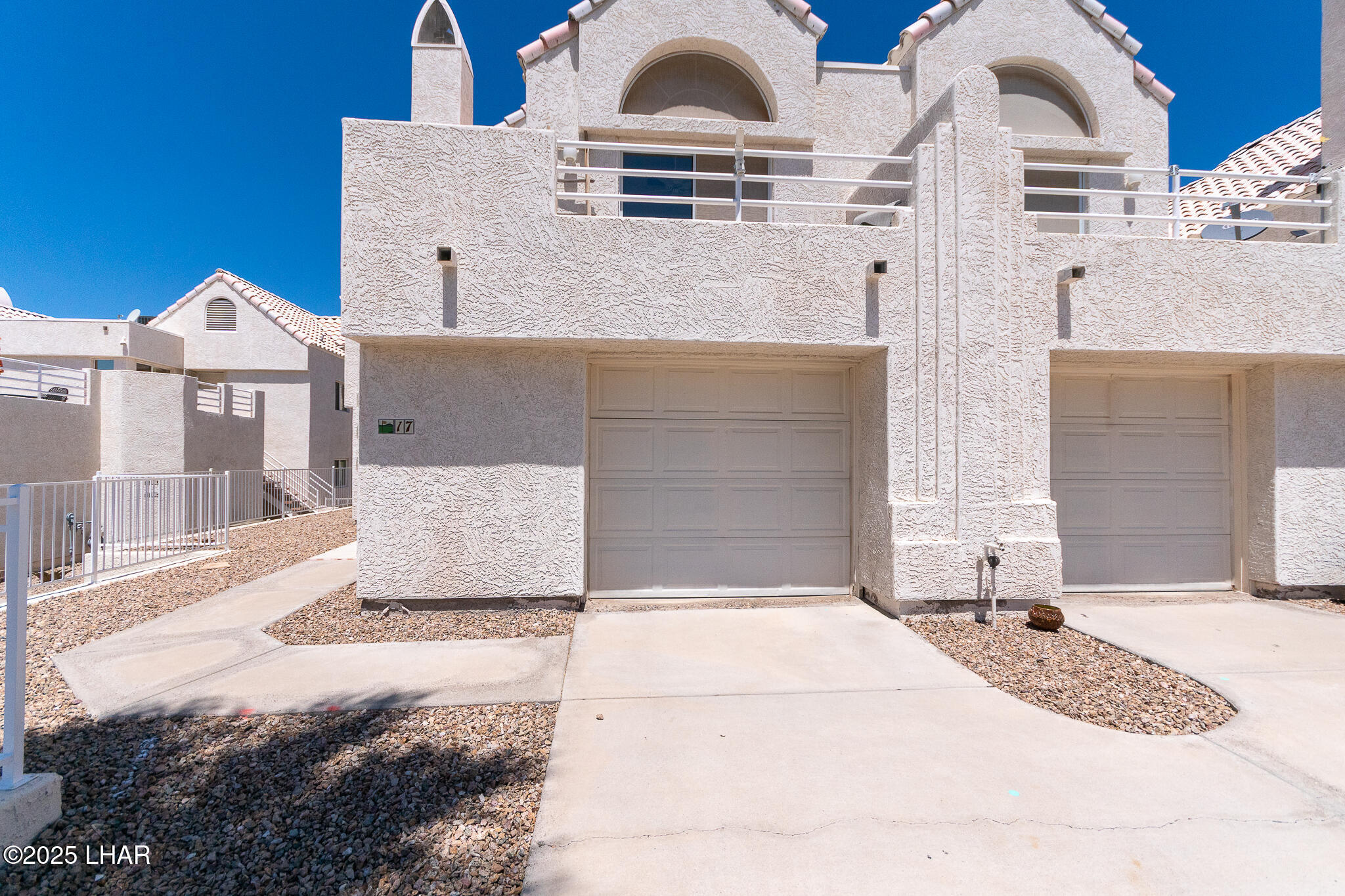 Property Photo: 420 Acoma Blvd 17 AZ 86406
