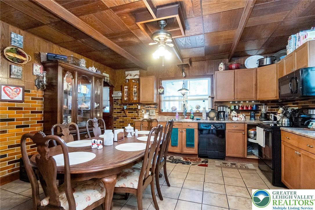 Property Photo: 2118 Edgewood Avenue PA 18045