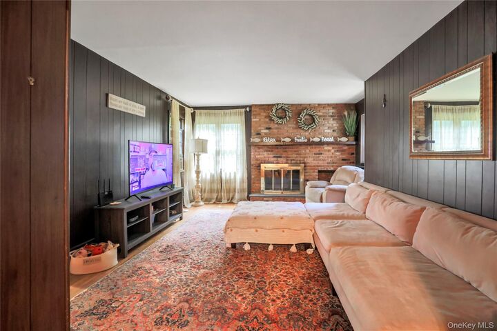 Property Photo:  20 Audubon Gate  NY 11764 