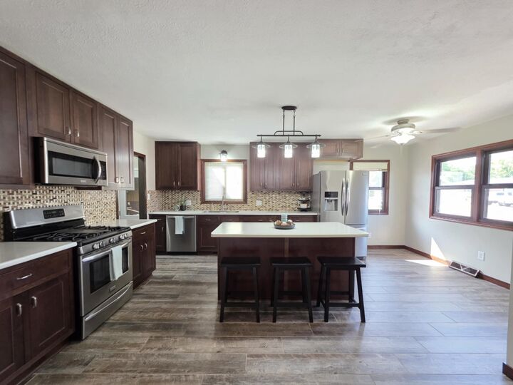 Property Photo:  1108 Grande Ave  NE  