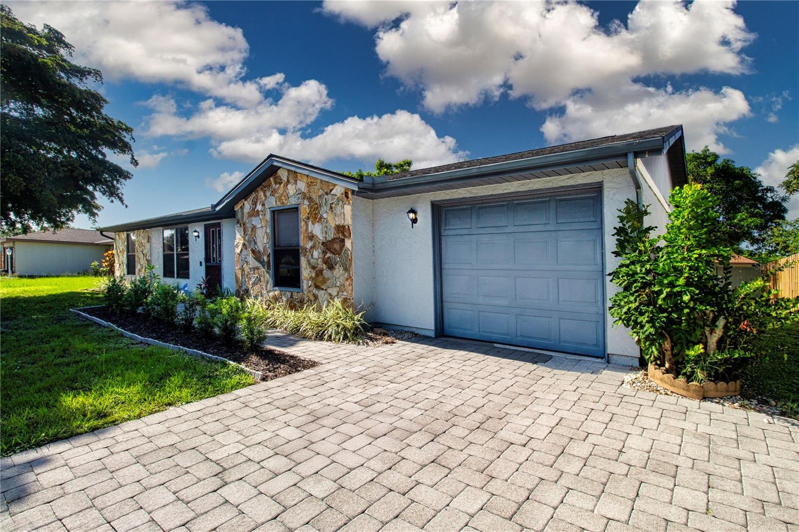 Property Photo: 6501 34th Avenue W FL 34209