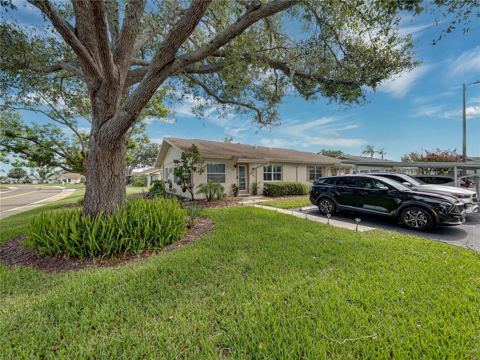 Property Photo: 322 Gloucester Boulevard 322 FL 33573