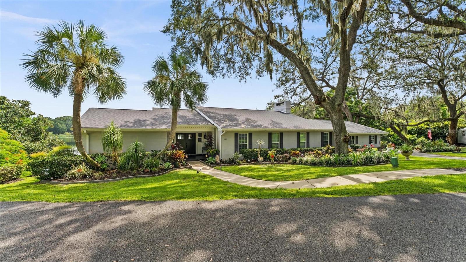 Property Photo: 3105 S Lakeshore Court FL 32726