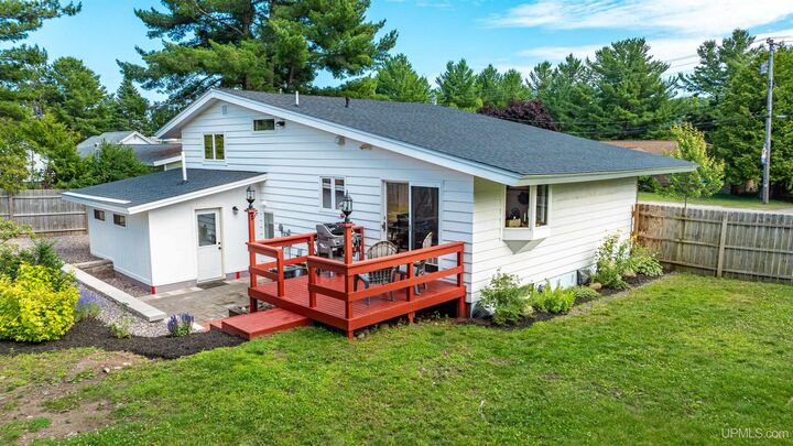 Property Photo: 1607 Quincy Street MI 49930