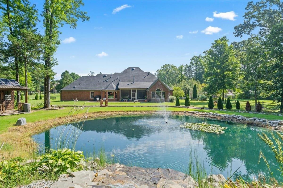 Property Photo: 325 Woodsedge Dr TN 38028