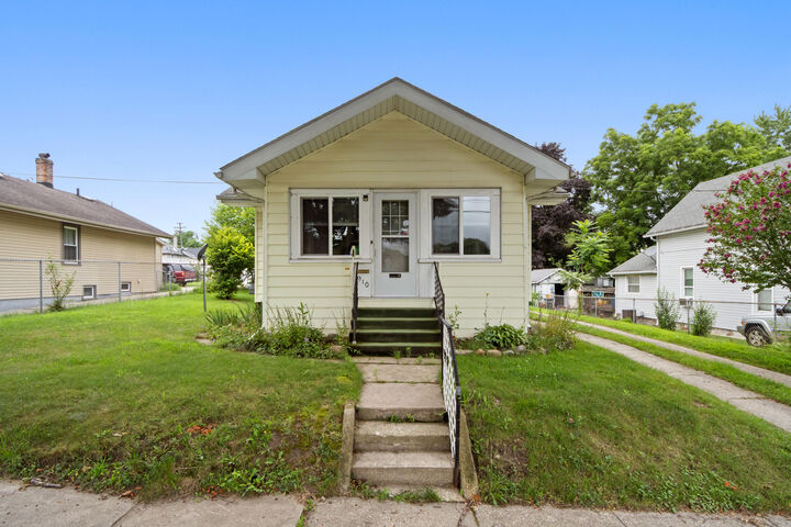 Property Photo:  910 Bush Street  MI 49202 