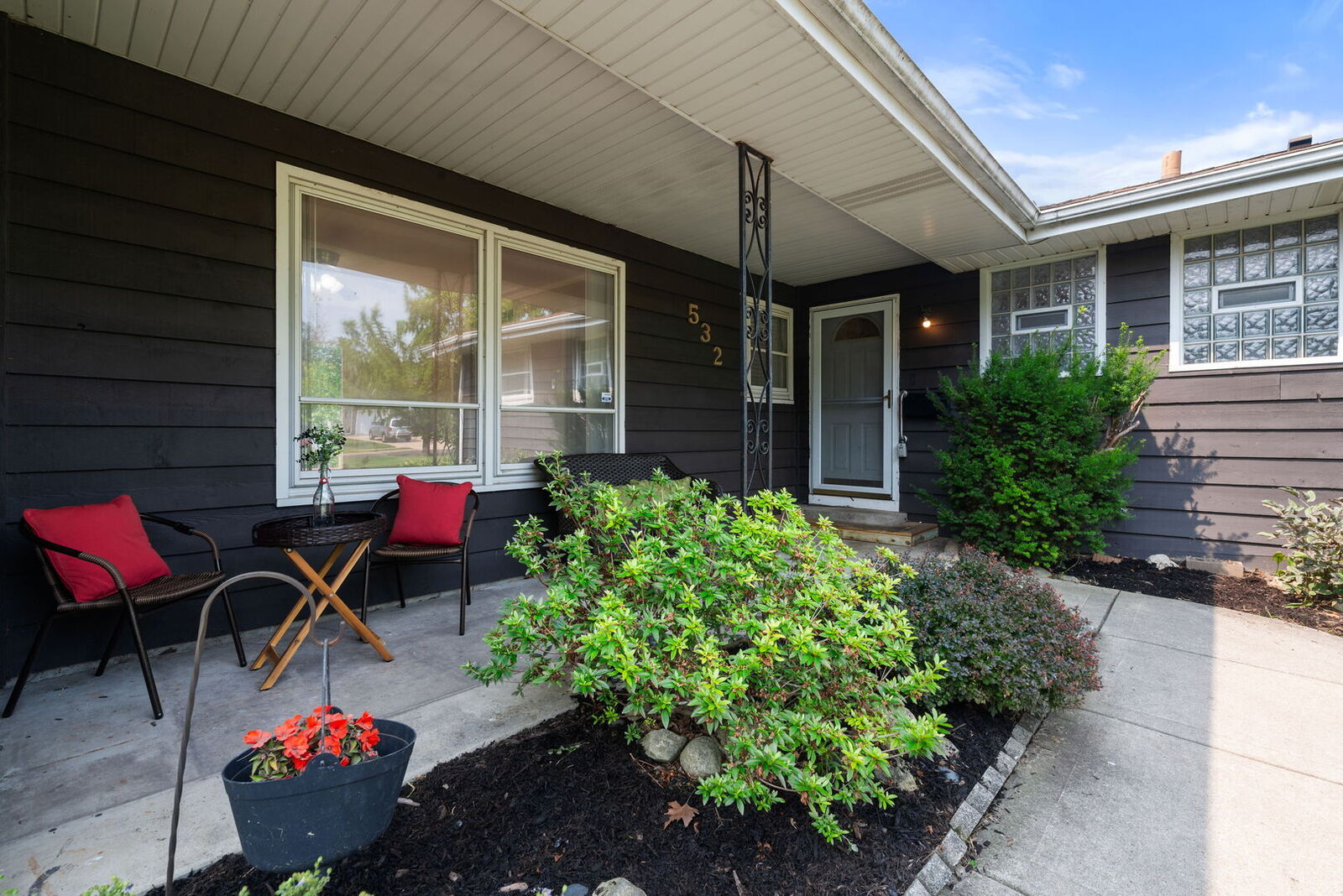 Property Photo:  532 Apache Lane  IL 60188