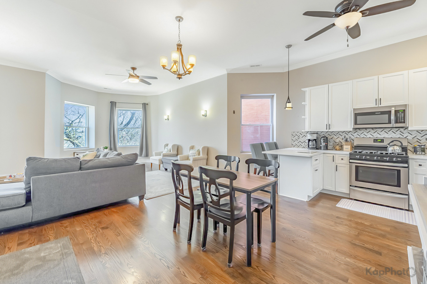 Property Photo:  4520 S King Drive 4B  IL 60653 