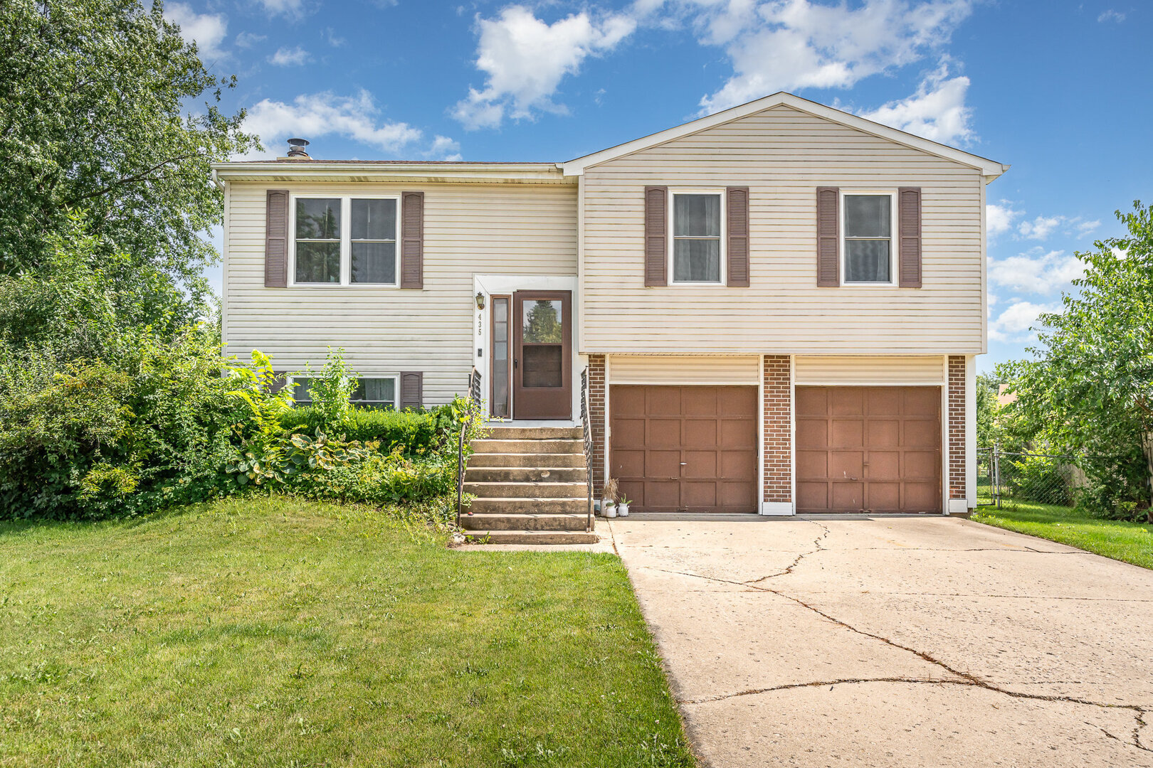 Property Photo: 435 Navajo Court IL 60440