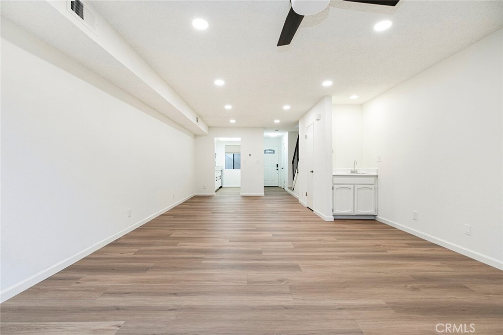 Property Photo:  431 E Verdugo Avenue F  CA 91501 