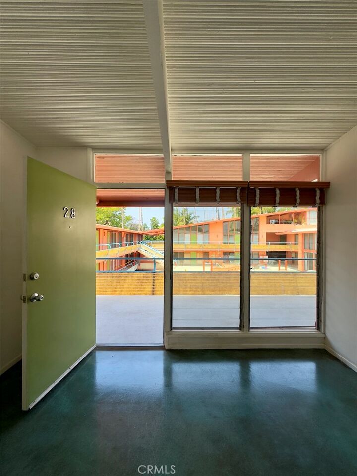 Property Photo:  1400 N Hayworth Avenue 28  CA 90046 