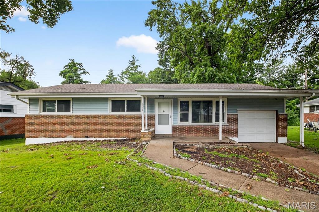 Property Photo:  2212 Collett Drive  MO 63136 