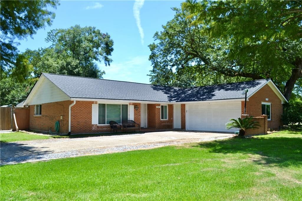 Property Photo:  727 Hutchinson Street  LA 70448 