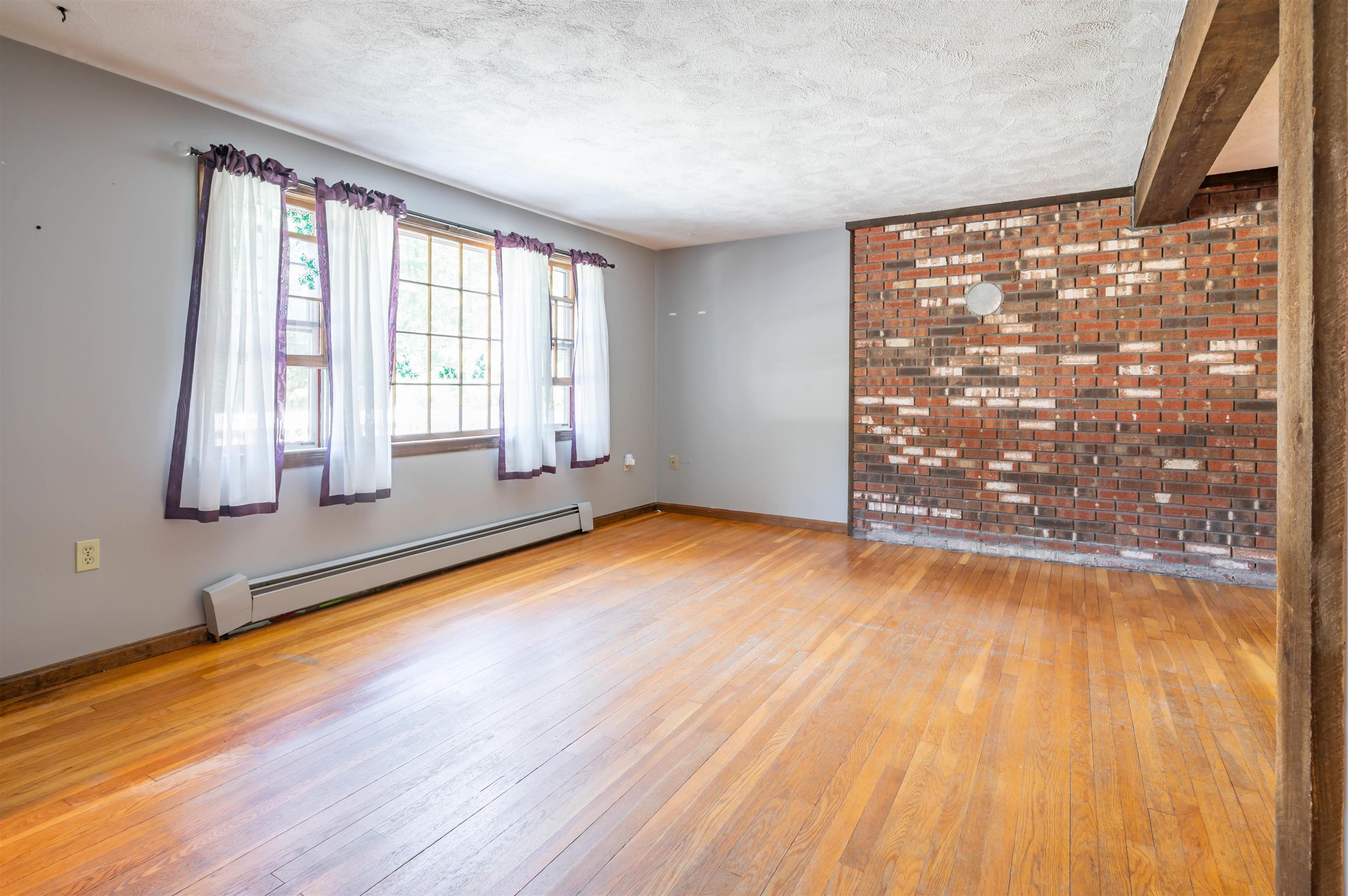 Property Photo:  6 Falcon Road  NH 03053 