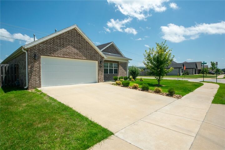 Property Photo: 70 E Loveland Loop AR 72730