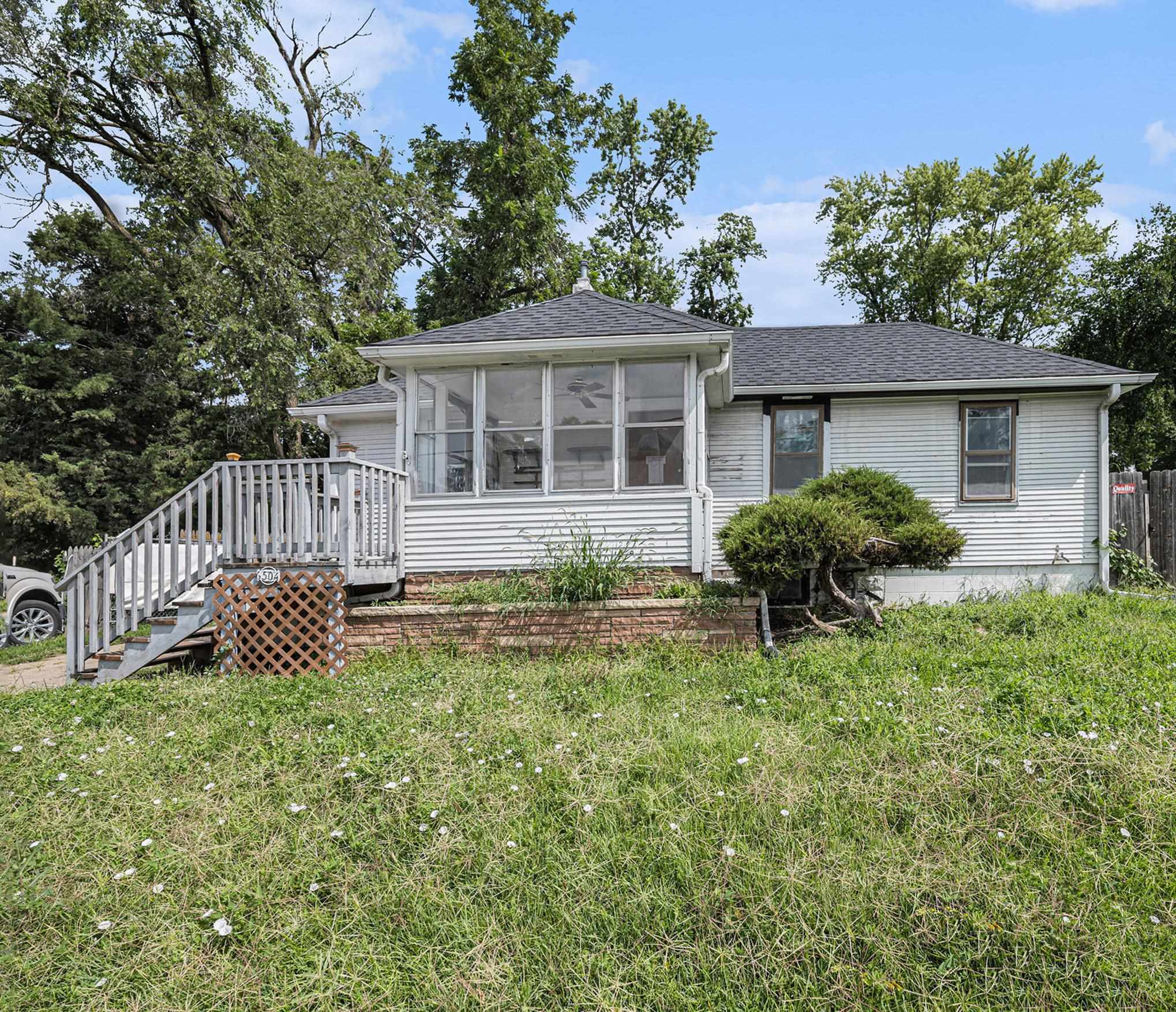 Property Photo: 6504 Ames Avenue NE 68104