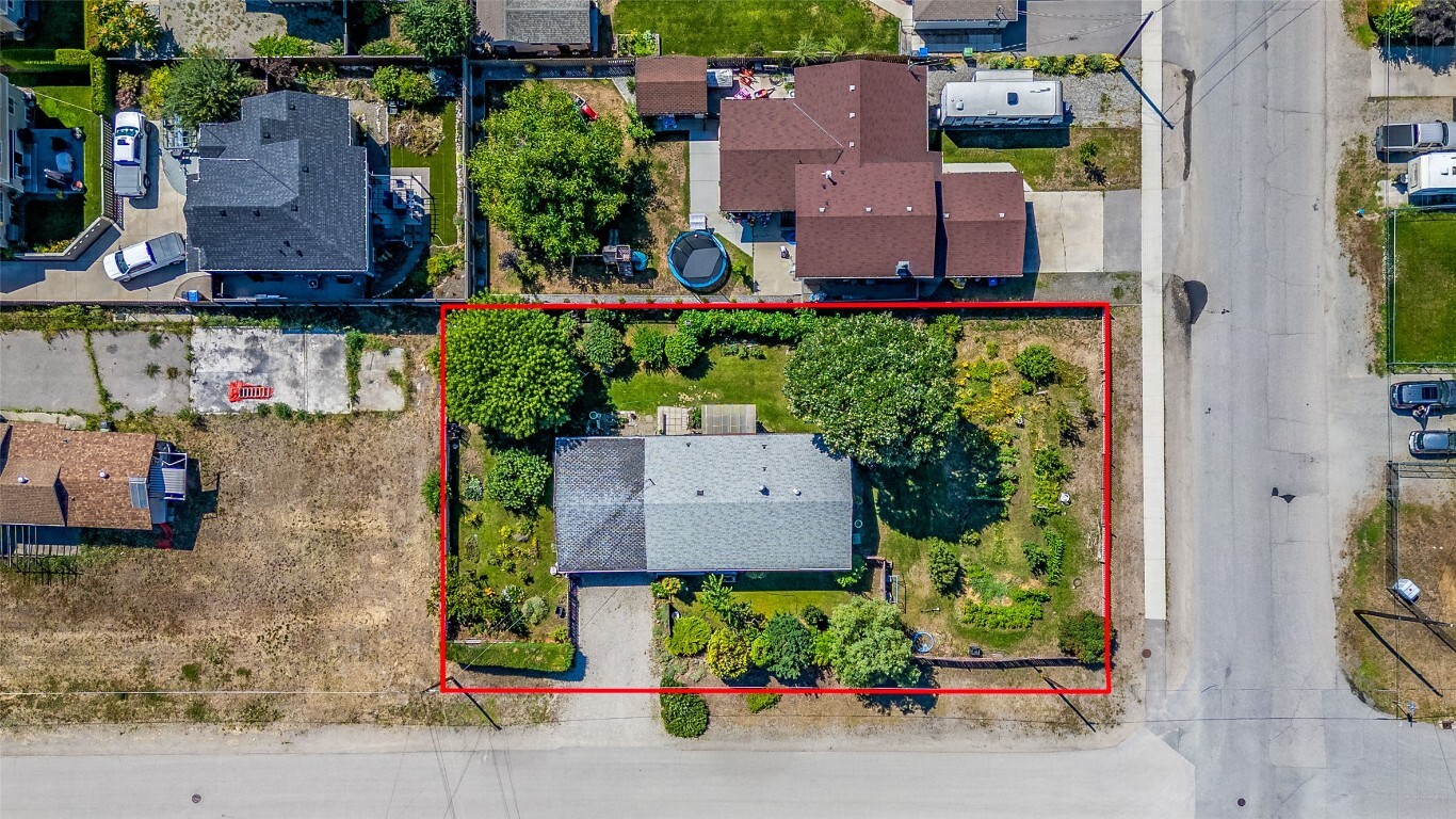 Property Photo: 410 Davie Road BC V1X 3Z1