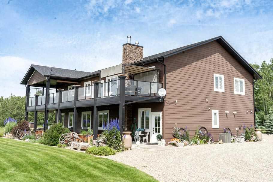 Property Photo:  62067 Township Rd 380  AB T4T 2A1 