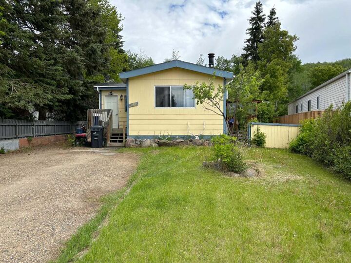 9913 80 Avenue  Peace River AB T8S 1A9 photo