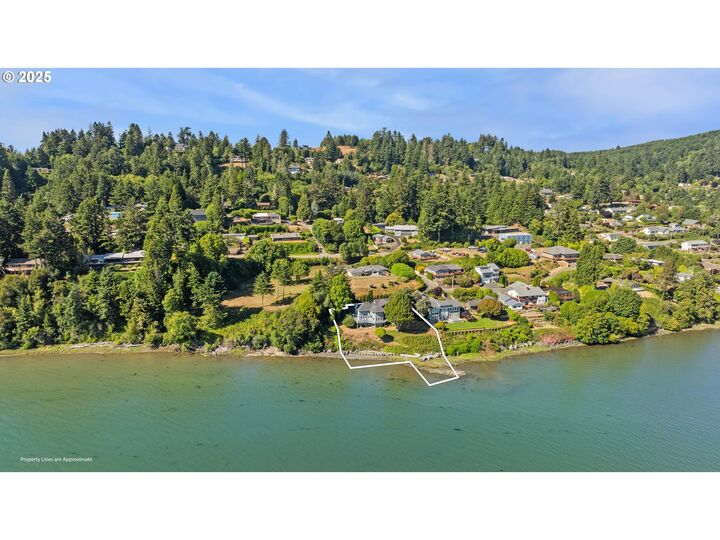 Property Photo:  93646 Mallard Ln  OR 97459 