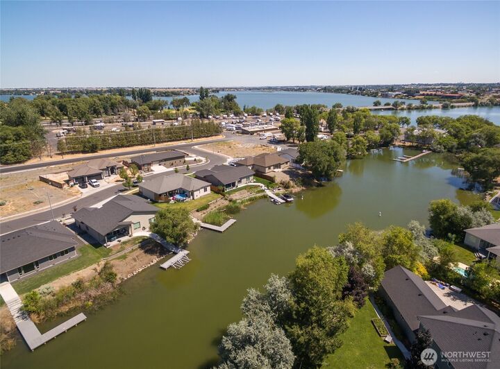 Property Photo:  3435 W Blue Heron Lane  WA 98837