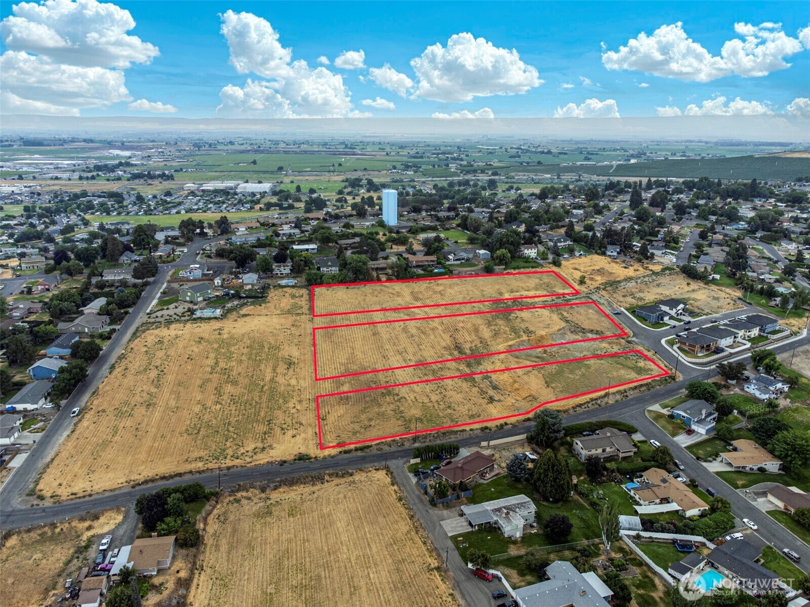 Property Photo:  1  Lander Ct Lot 1  WA 98944 
