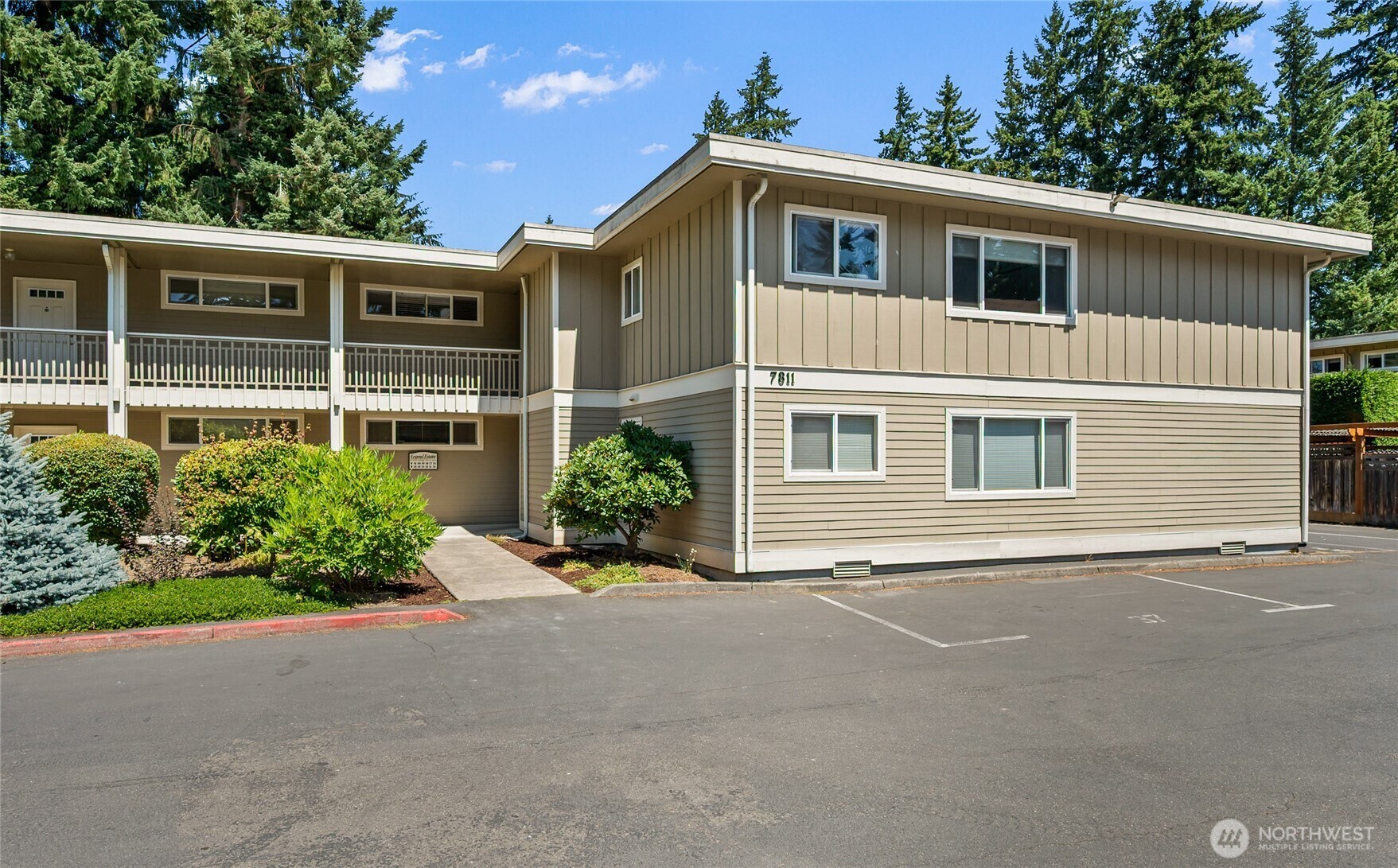 Property Photo:  7811  218th Street SW 31  WA 98026 
