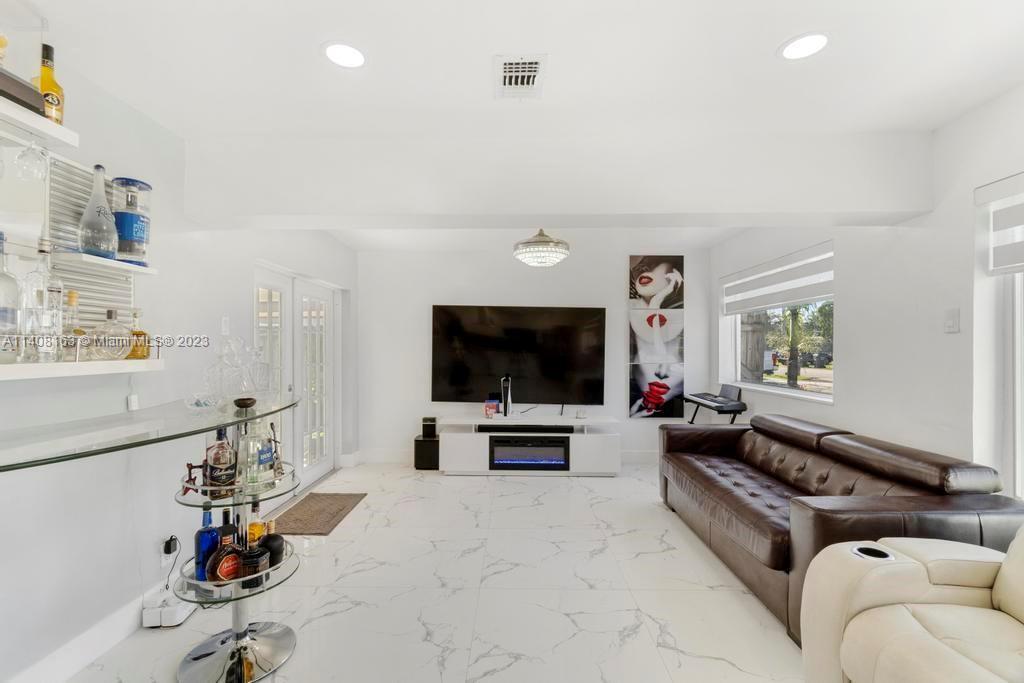 Property Photo:  6841 Atlanta Street  FL 33024 