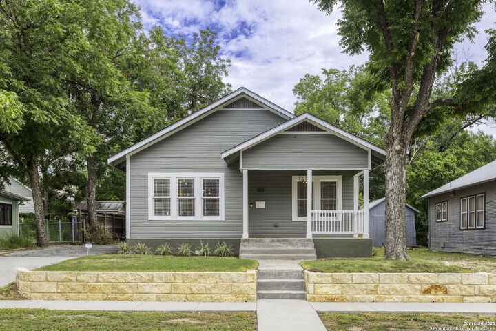 Property Photo: 353 E Woodlawn Ave TX 78212