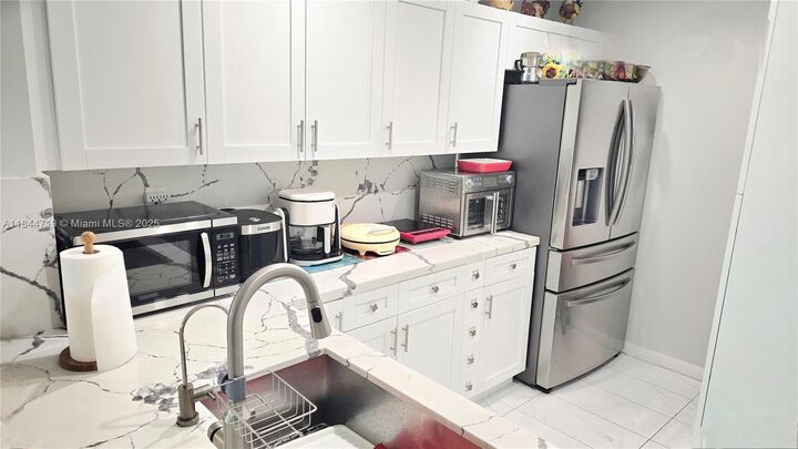 Property Photo: 1 Alhambra Cir 501 FL 33134