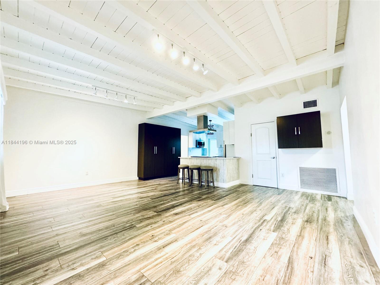 Property Photo: 2075 S Hibiscus Dr FL 33181