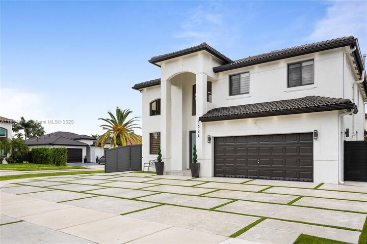 Property Photo: 5324 SW 164th Ct FL 33185