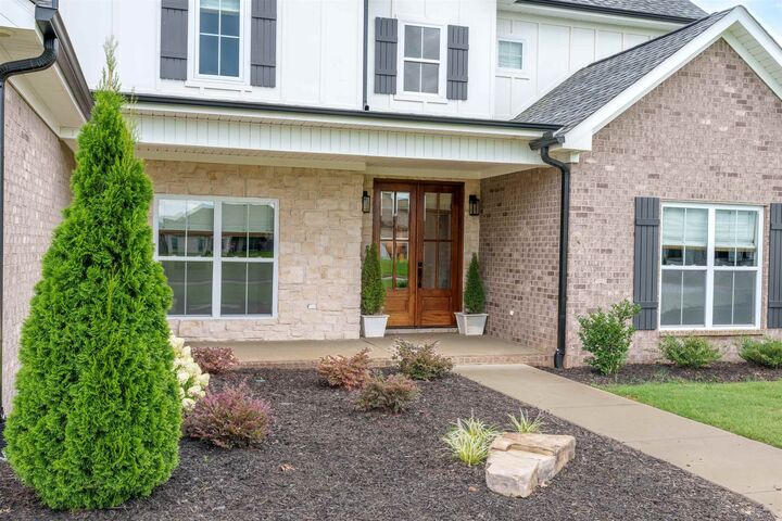 Property Photo:  103 Barrington Ct  AL 35661 - MUSCLE S 