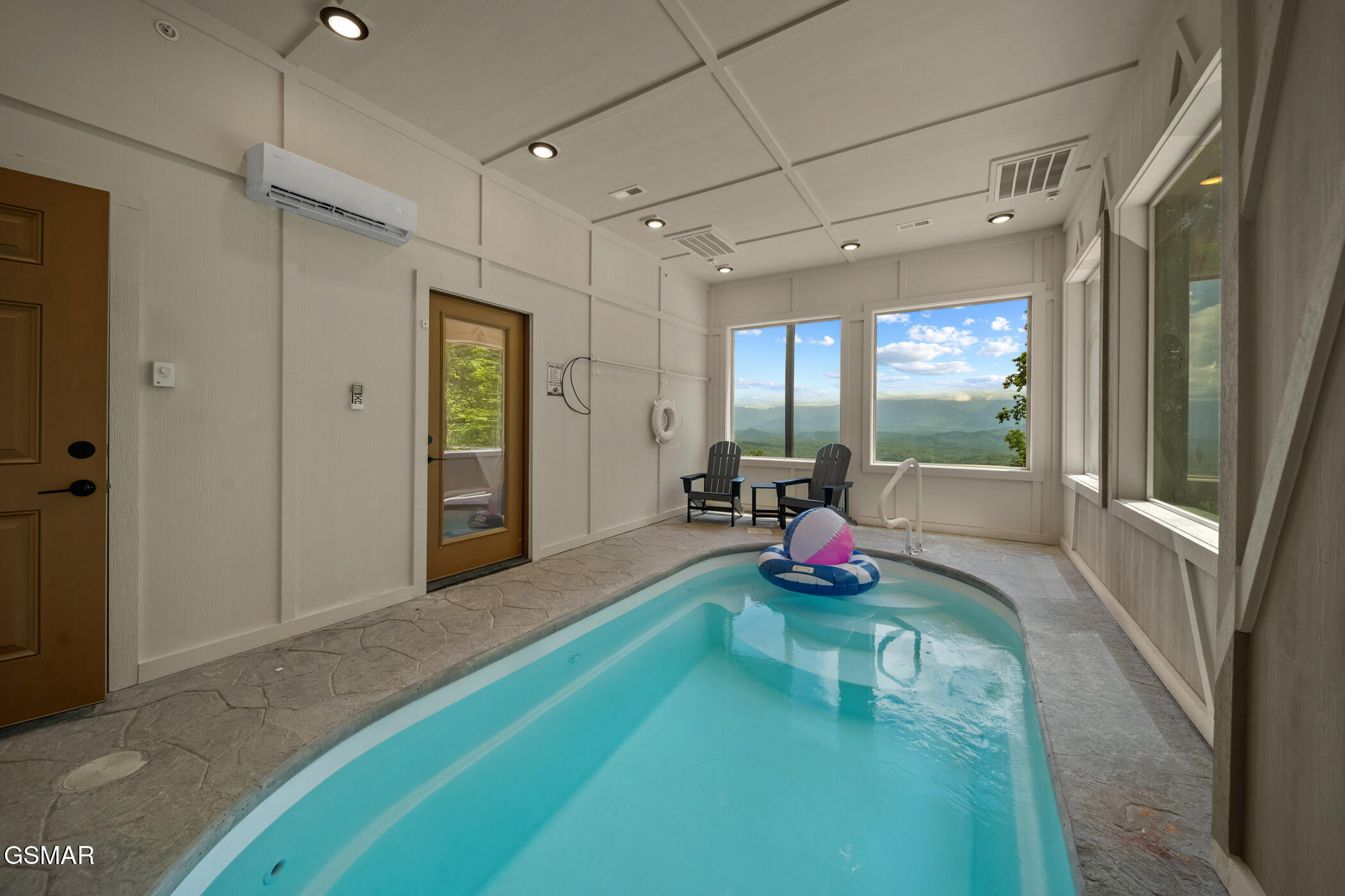 Property Photo: 1874 Mountain Ash Way TN 37862