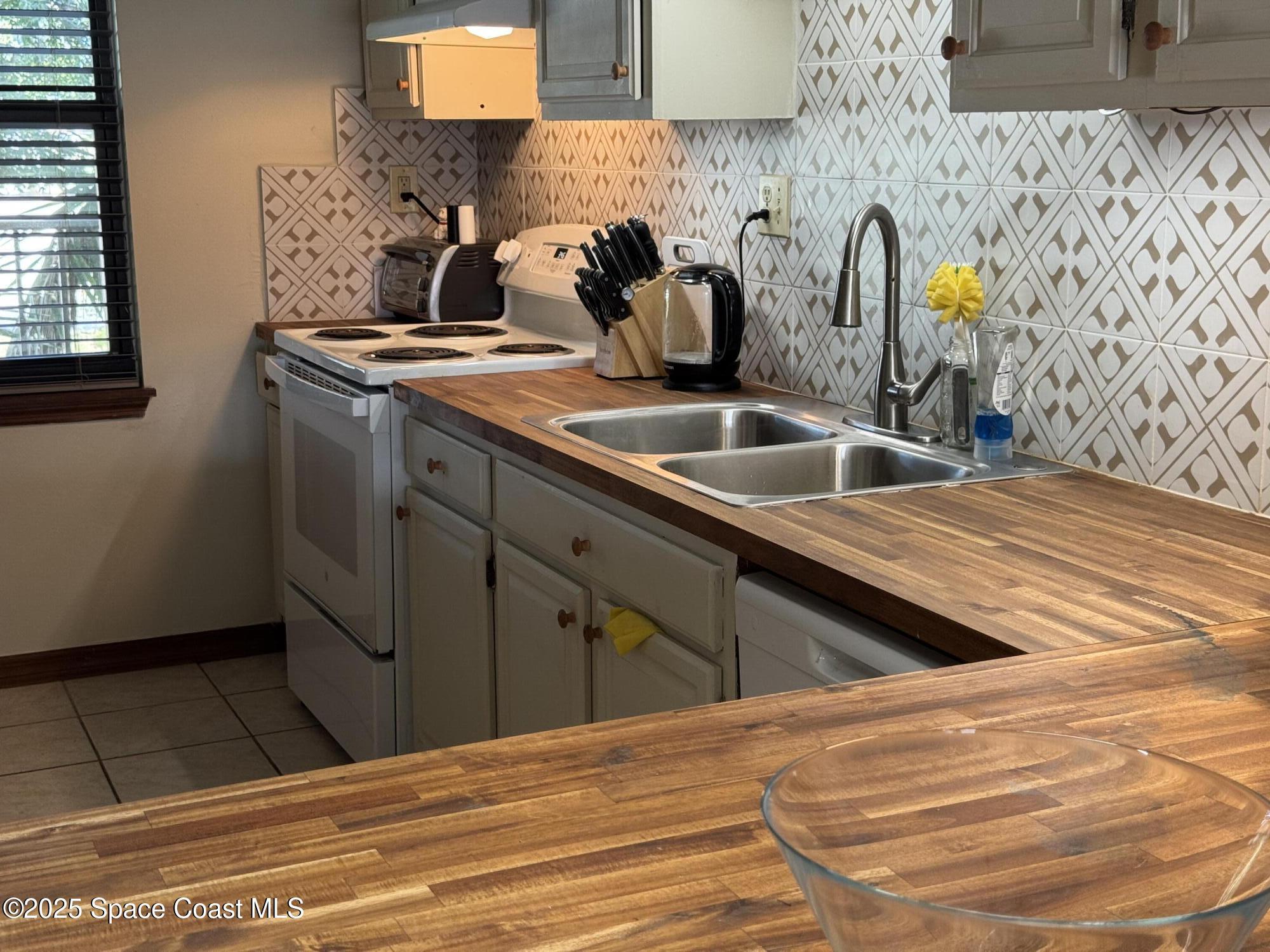 Property Photo: 201 International Drive FL 32920