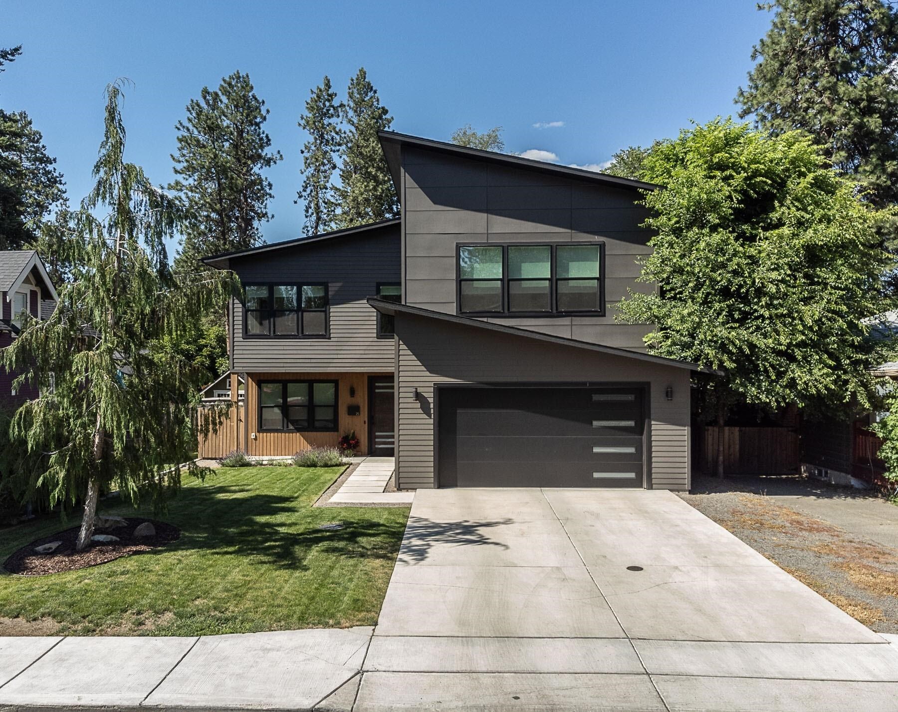Property Photo: 25 E 30th Ave WA 99203