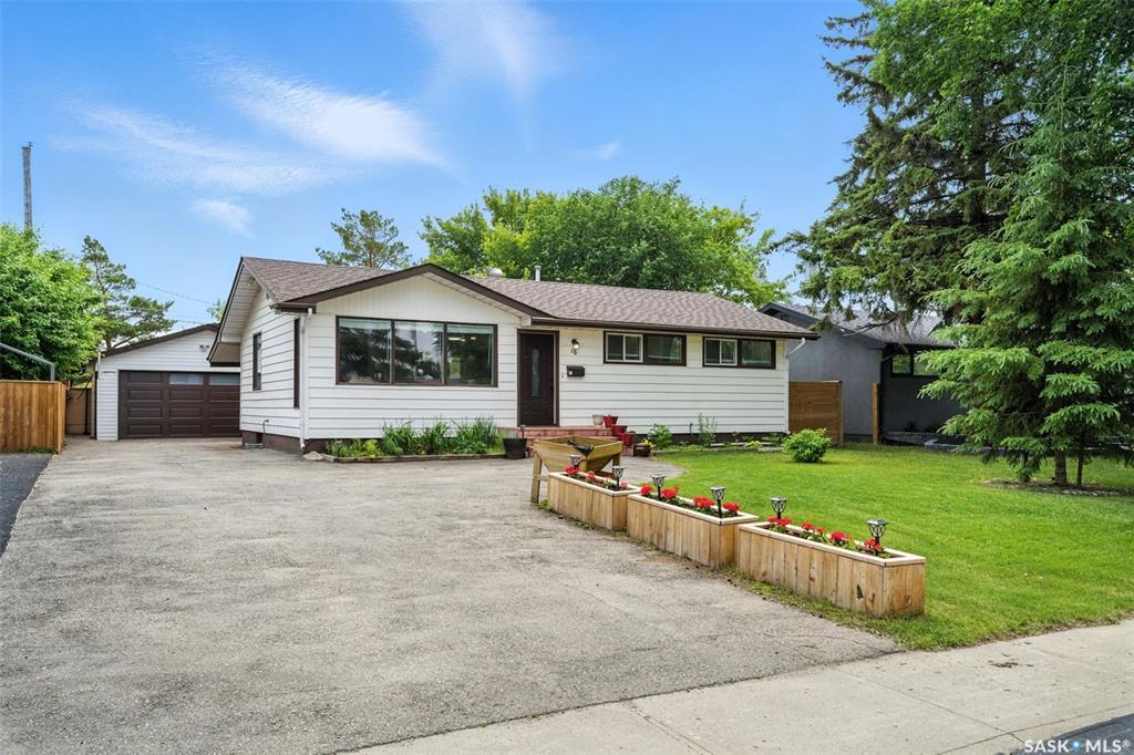 Property Photo:  16 Lindsay Drive  SK S7H 3E1 