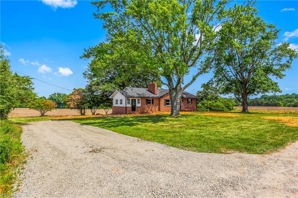 Property Photo: 2404 Beulah Road NC 27011