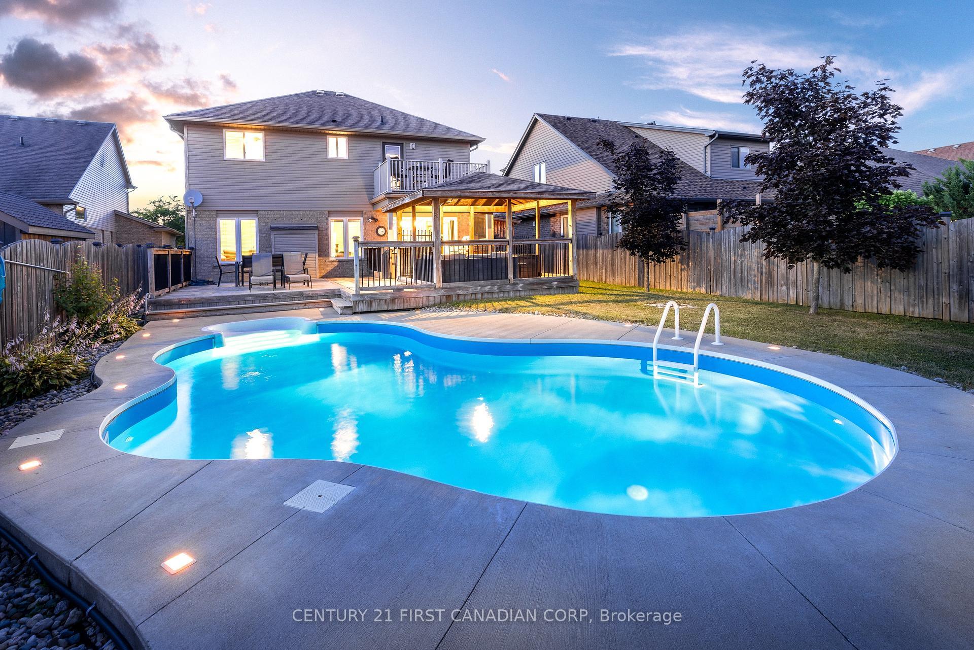 Photo de la propriété:  28 Circlewood Drive  ON N5P 0A6 