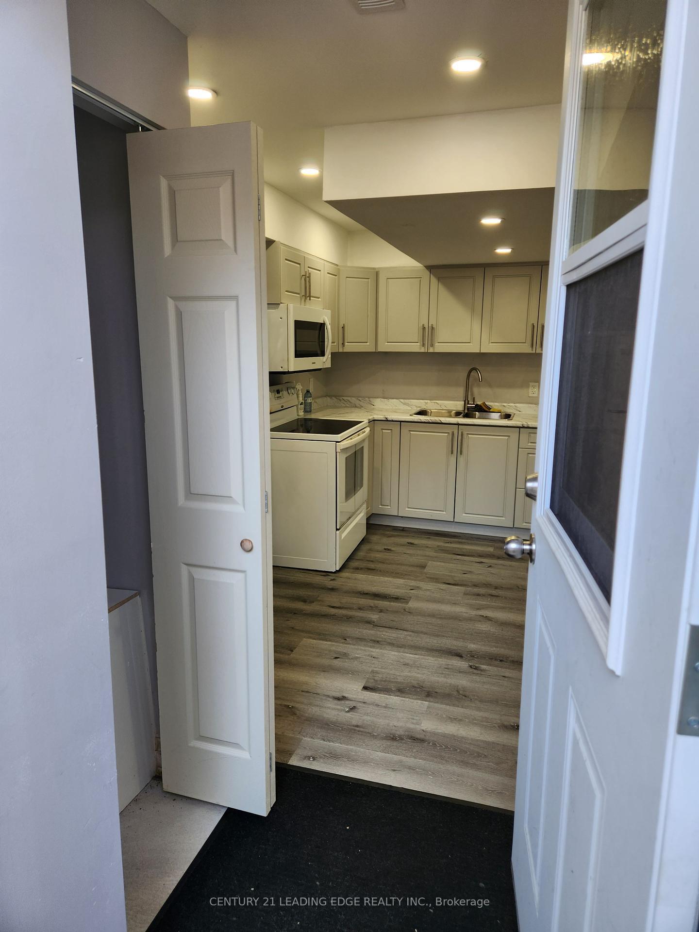 Property Photo: 28 Cedarholme Avenue E #Lower ON L0P 1N0