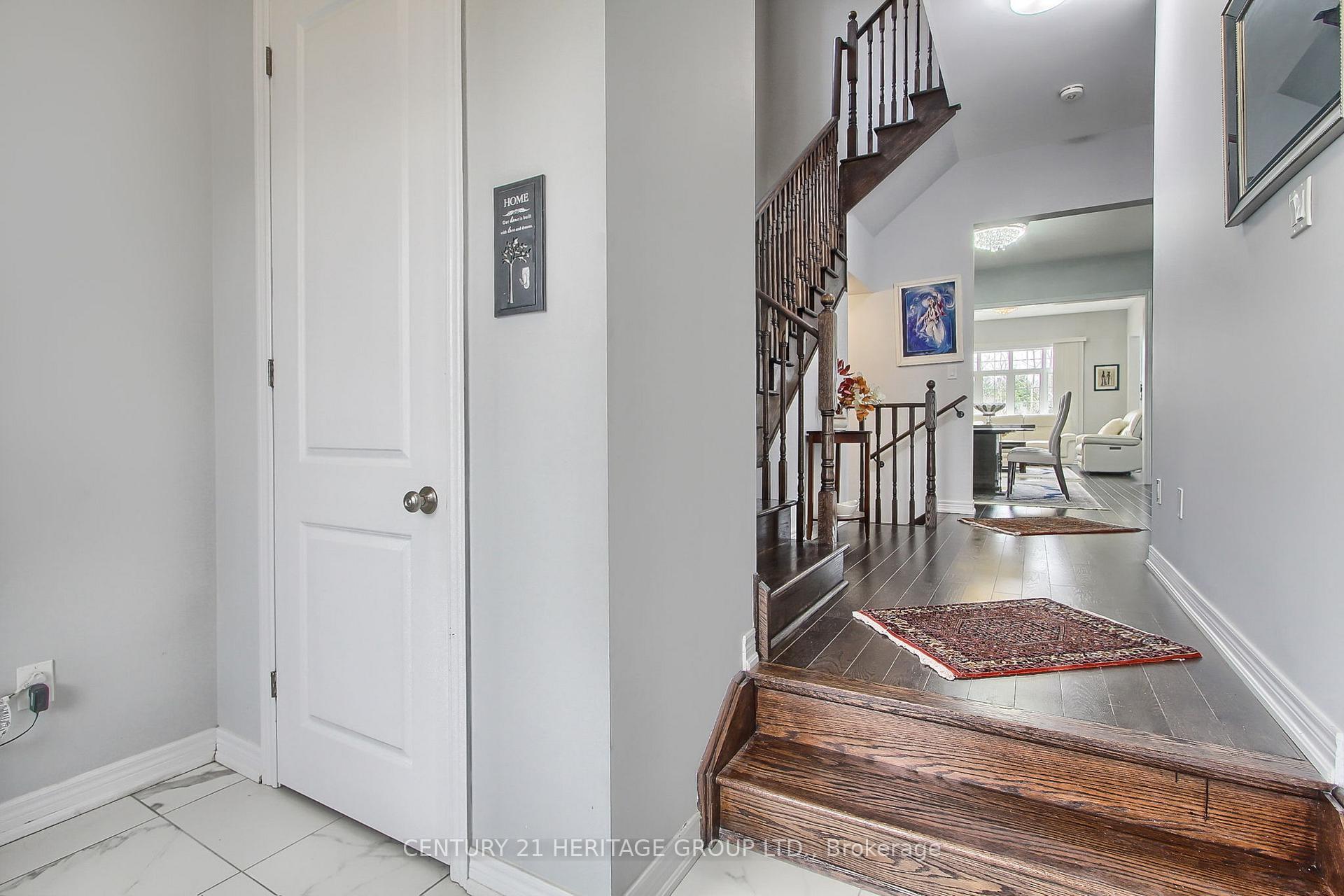 Photo de la propriété: 71 Woodhaven Avenue ON L4G 3Y2