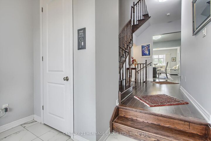 Property Photo: 71 Woodhaven Avenue ON L4G 3Y2