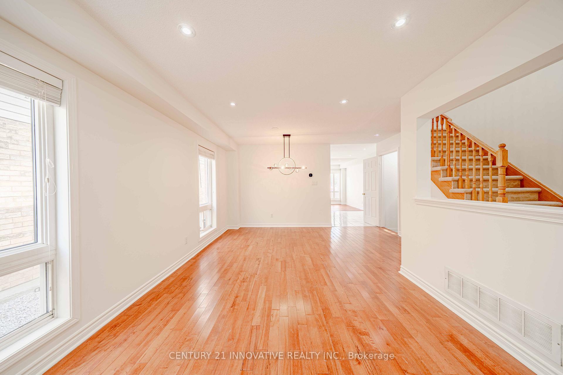 Property Photo:  1524 Avonmore Square Main  ON L1V 7H3 