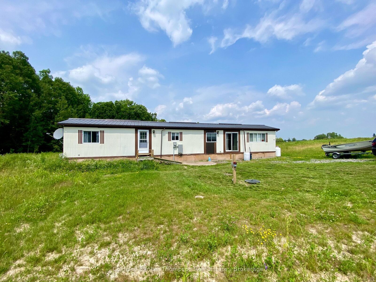 Property Photo: 28 Hilltop Road S ON P0H 1A0