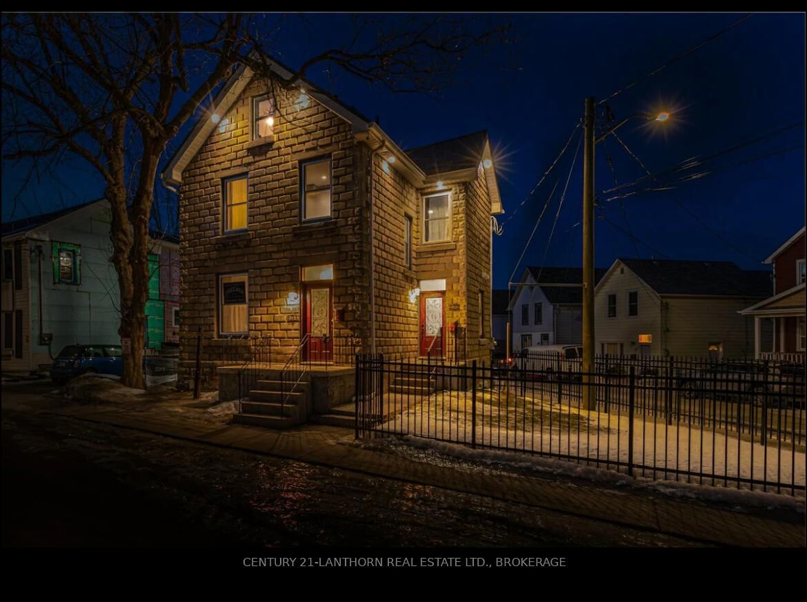 Property Photo:  45 Chestnut Street  ON K7K 3X4 