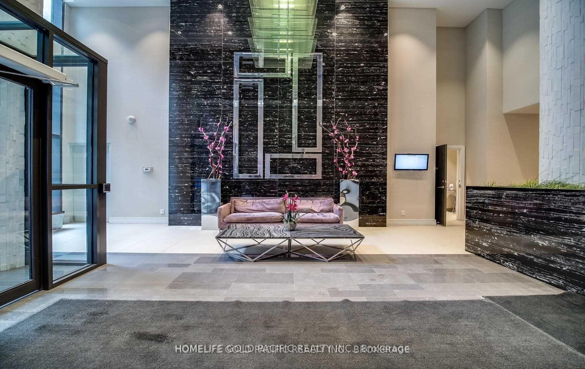 Property Photo:  9205 Yonge Street NE-1202  ON L4C 1V5 