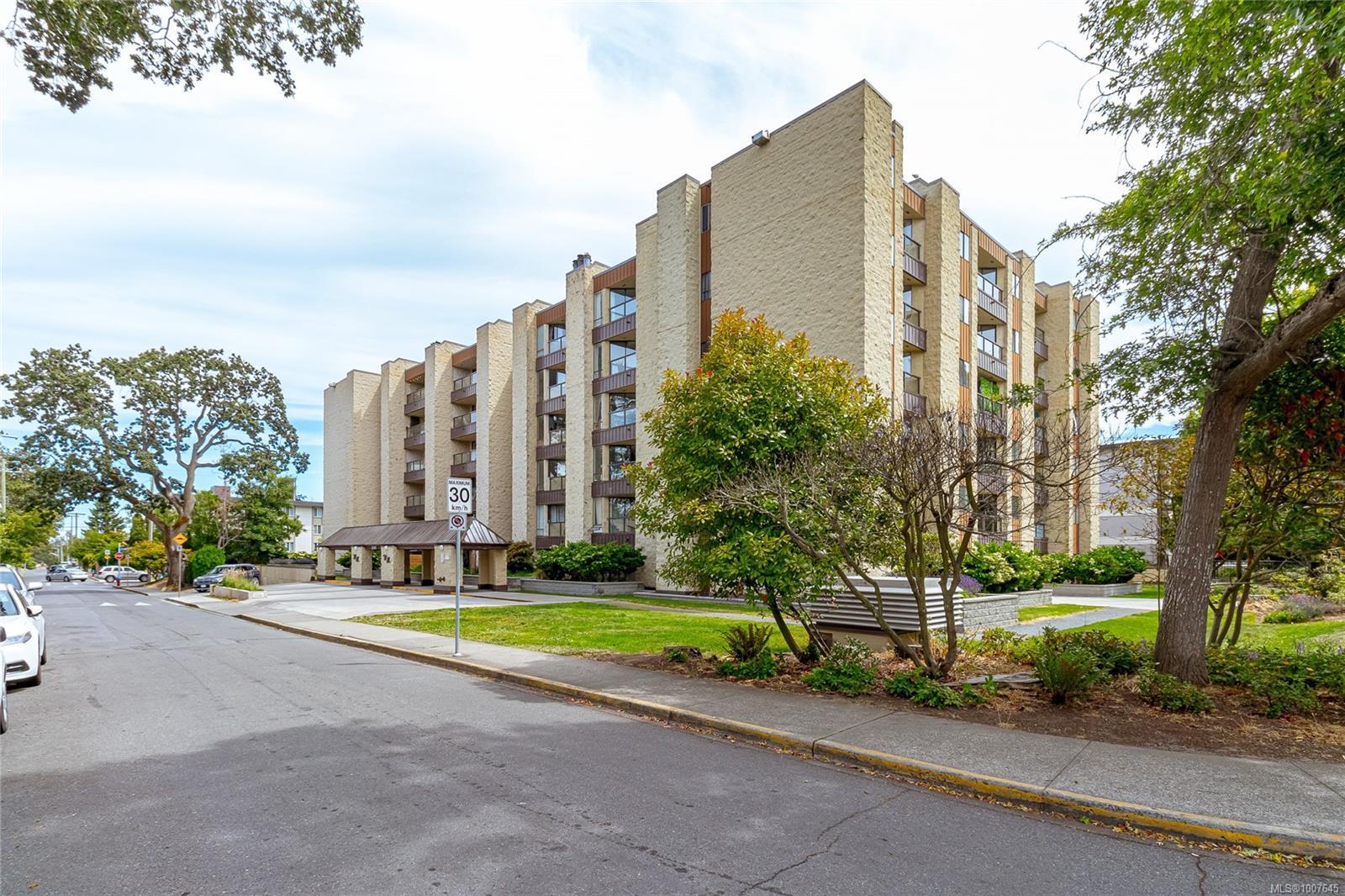 Photo de la propriété: 1745 Leighton Rd 307 BC V8R 6R6